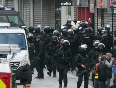 Полицията във Франция арестува заподозрени съучастници на терориста, убил полицай и жена му