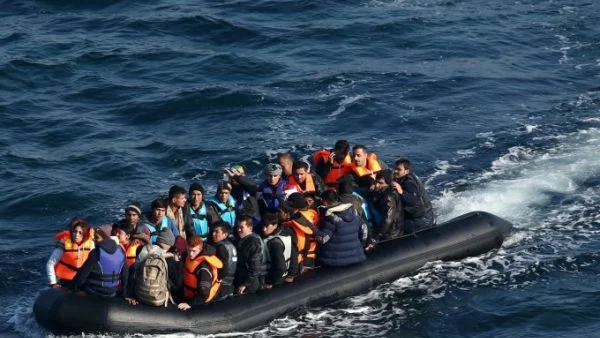 Гърция заплашена да остане извън Шенген, ако не пази границите си