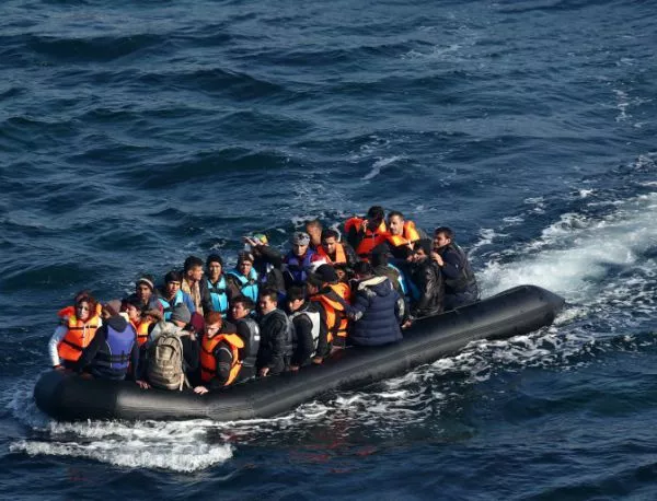 До сряда Гърция отваря 4 "горещи точки" за бежанци на островите