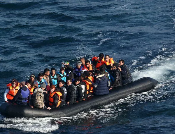 Стотици бежанци бяха спасени в рамките на часове край Либия 