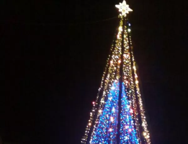 Коледната елха в Асеновград грейва на 4 декември