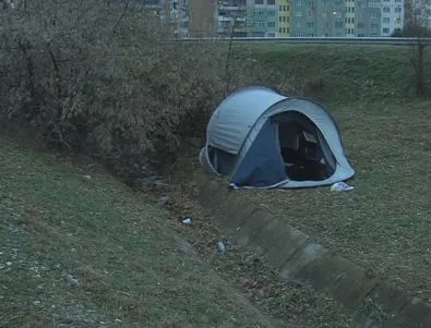 Празна палатка вдигна на крак полицията в Благоевград