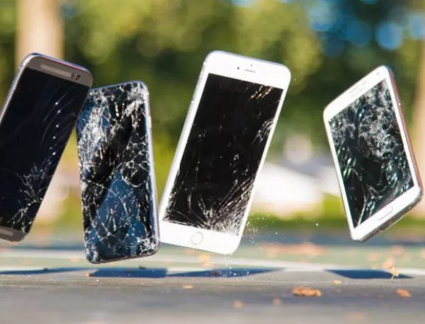 Мърфи няма пръст: Защо смартфонът пада с екрана надолу?