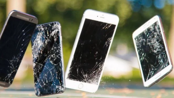 Мърфи няма пръст: Защо смартфонът пада с екрана надолу?