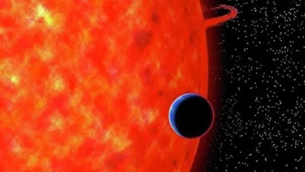 Синя планета се върти край червено джудже в съзвездие Рак