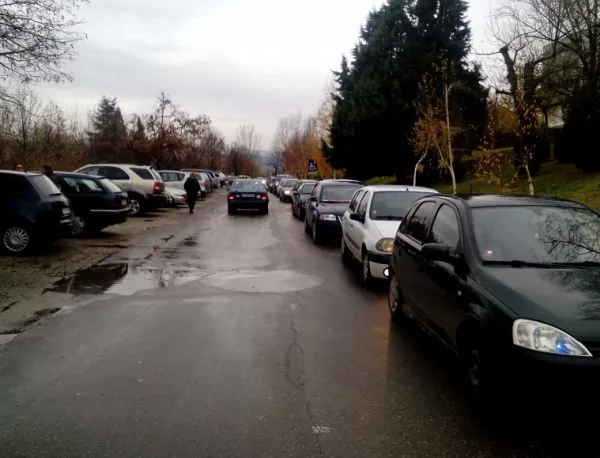 Стотина автомобила излязоха на шествие в Благоевград заради високите цени на винетките