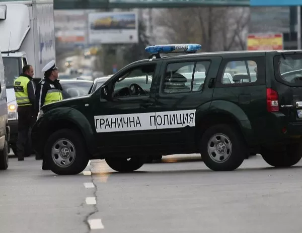 Как се доставят коли на "Гранична полиция" - с двойна доза обжалване