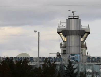 Скандал на борда приземи извънредно самолет на летище София