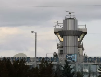 Започва проверка защо в последните дни има масови закъснения на полети на летище София