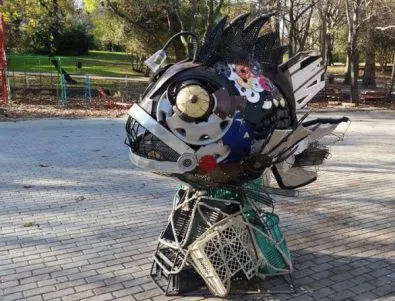 Във Варна показаха скулптура от отпадъци, изхвърлени в морето