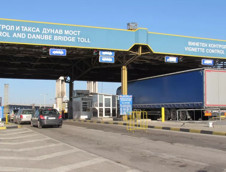 Сменят надписа "България" на влизане през Дунав мост