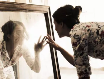 10 думи, които носят късмет и любов, когато се изговарят пред огледалото  