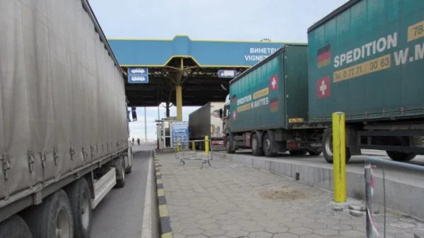 5-километрова е колоната от товарни автомобили на "Капитан Андреево"