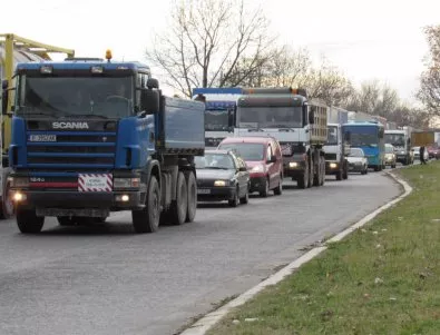 Румънска фирма, събираща незаконно такси на „Дунав мост 2”,  е виновна за опашките  