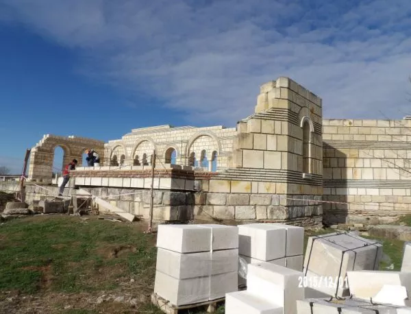 Божидар Димитров поправя Wikipedia - базиликата в Плиска била най-голямата в света