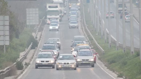 50 000 - 100 000 автомобила се очаква да напуснат столицата днес