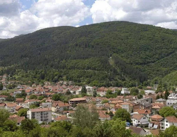 ДСБ: Сръбската полиция скри плочата за жертвите от клането в Босилеград, кметът извършва предателство 