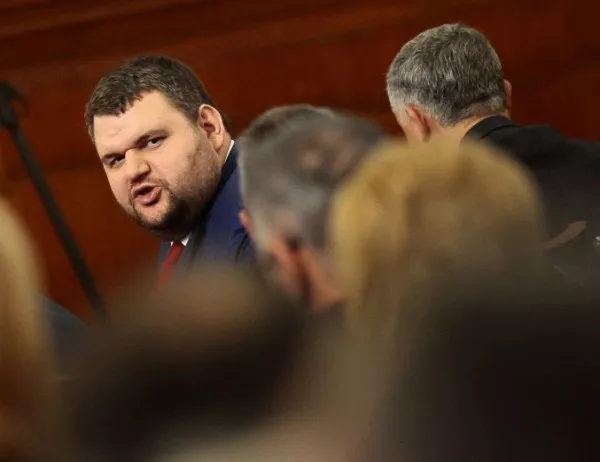 Сигнал срещу Пеевски заради опита му да наложи нов медиен закон