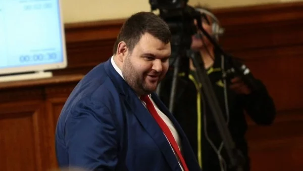 Делян Пеевски поиска президентът да му се извини