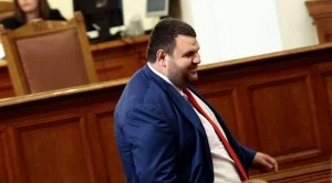 Пеевски е отишъл веднъж в парламента за две години, но си получава заплата