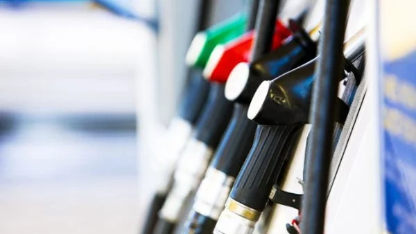 Експерти питат - как за четири години бензинът и дизелът скочиха с 14-18%?