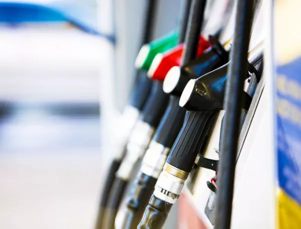 Кувейт увеличава цените на бензина 