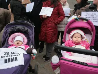Възмутени майки: Защо 43% от българските деца живеят в бедност?