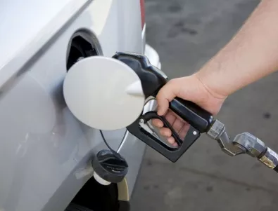 Варненци зареждат най-евтин бензин, горивото в София - най-скъпо