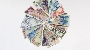 Долар/йена започна да слиза преди заседанието на ЯЦБ