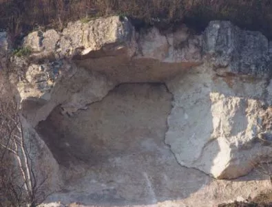 Три фирми предлагат укрепване на опасния скален венец в Провадия