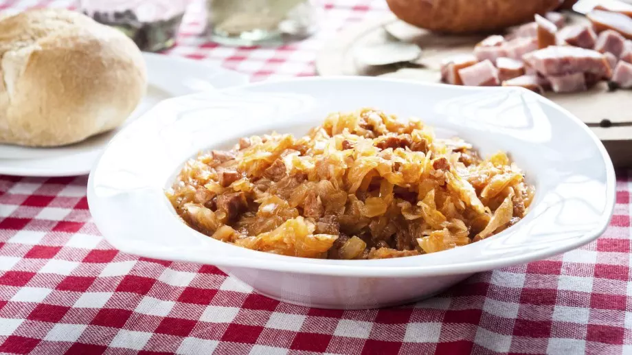 Разкриха тайната на вкусното свинско със зеле - в едната съставка е