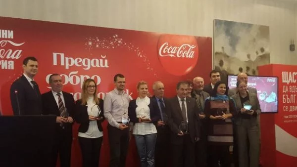 Coca-Cola изпраща коледни картички на отлични ученици по случай 50-годишния си юбилей в България