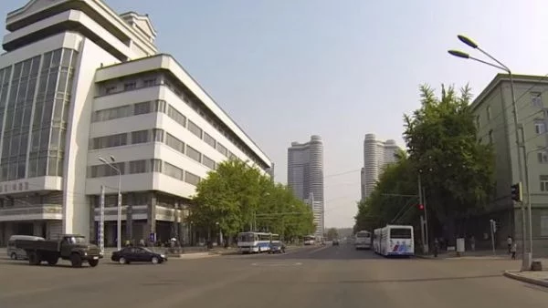 Разходка по улиците на столицата на Северна Корея (ВИДЕО)