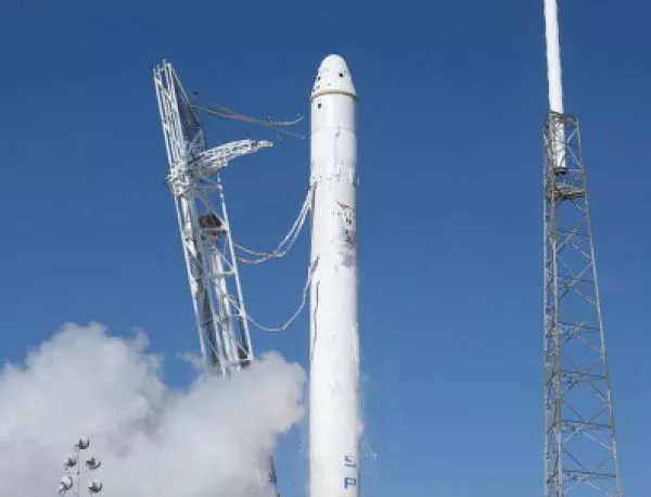 Безпилотната ракета на SpaceX се върна успешно на Земята