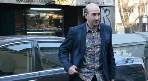 {{ otherArticle[0].article.title }}