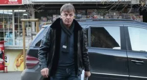 {{ otherArticle[0].article.title }}