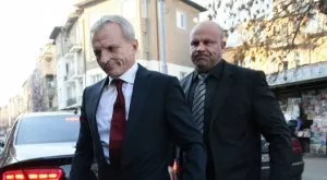 Финтира ли Ганчев феновете? Влизането в "А" група минава през обединение с Литекс