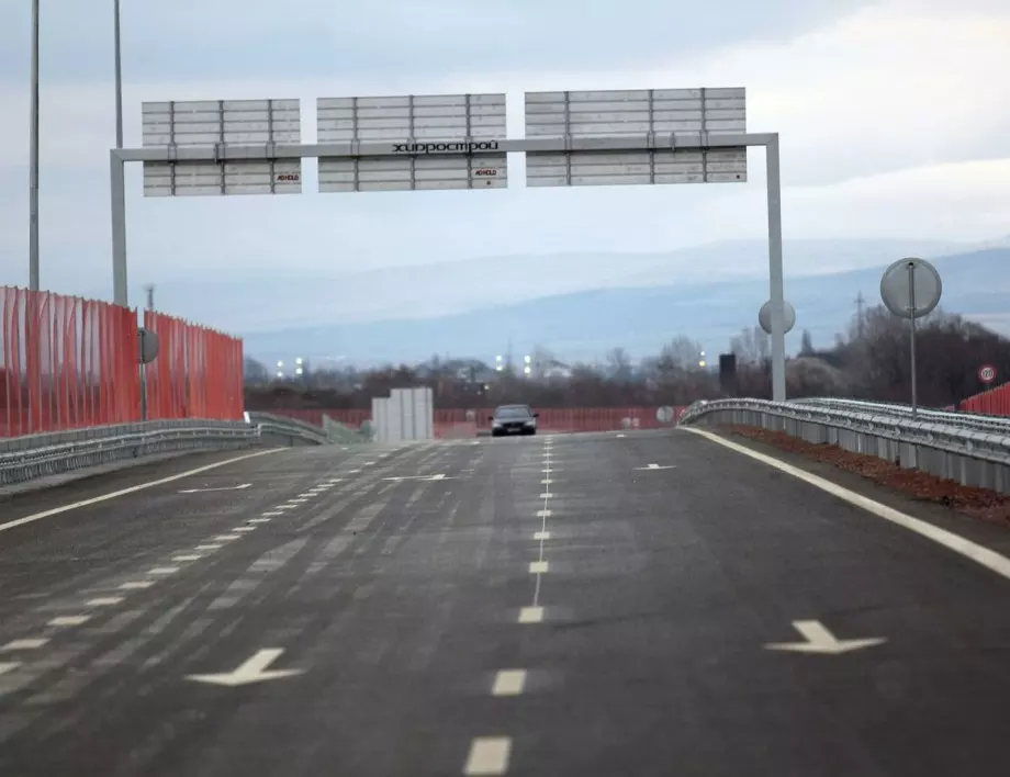 Северната тангента на София: Една трета от асфалта липсва