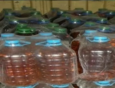 Митничарите задържаха 133 литра ракия, търгувана през интернет