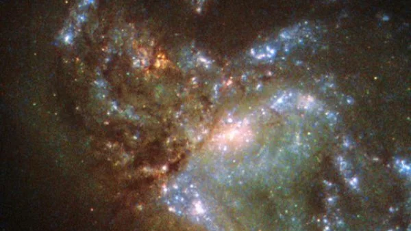 Как изглежда новородена галактика