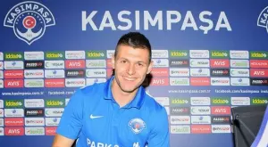 Водещите български отбори влизат в спор за подписа на Страхил Попов