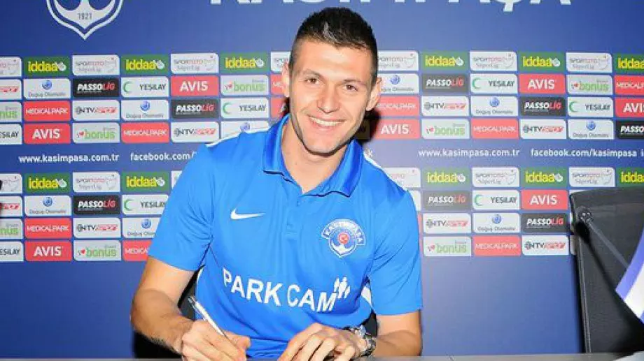 Страхил Попов реже големите в Първа лига заради втородивизионен отбор