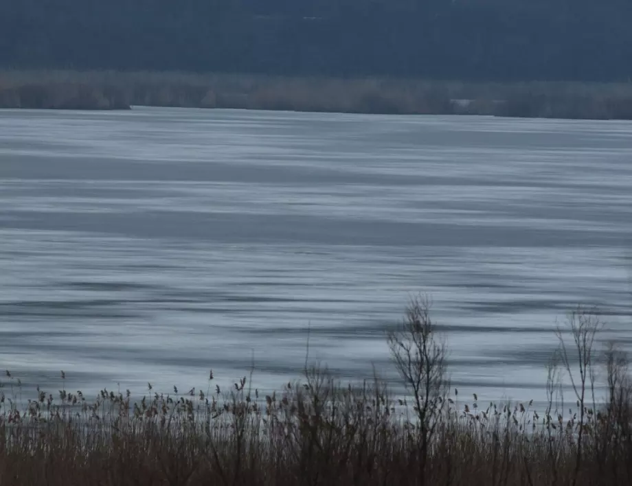 Тръбата, замърсила Варненското езеро, отново е скъсана