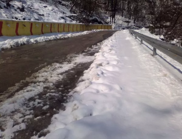 Община Асеновград призова гражданите да изтеглят колите си, за да не пречат на снегопочистването