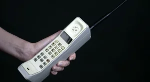 Първият мобилен телефон струвал баснословна сума 