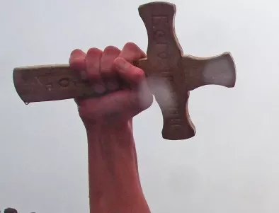 Църквата в Кюстендил: Само православни християни могат да се борят за кръста