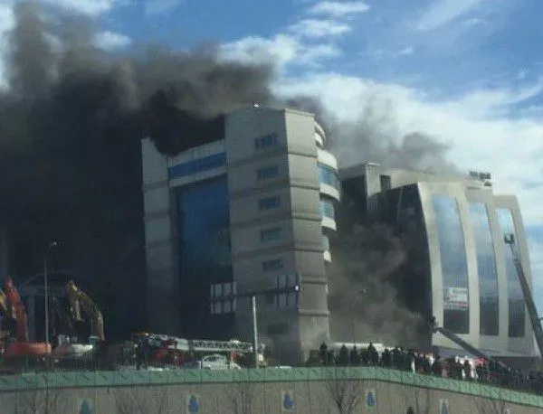 Пожарът в истанбулския хотел е овладян