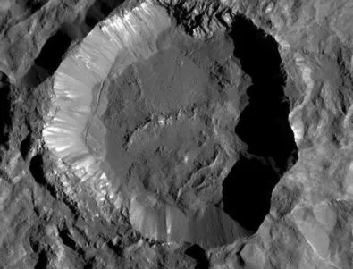 Сондата Dawn намери загадъчни петна и в други кратери на Церера