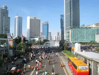 Нови взривове в центъра на Джакарта