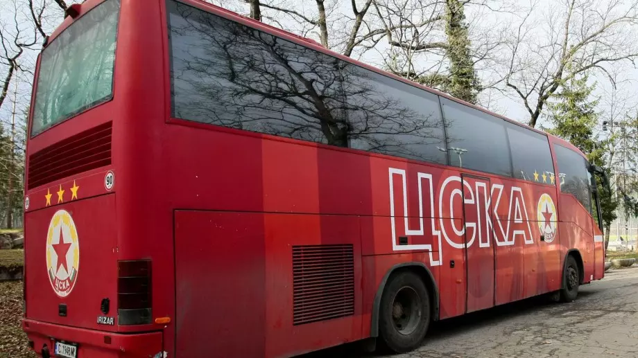 Коронавирусът бави новия автобус на ЦСКА, "червените" остават без него и този сезон